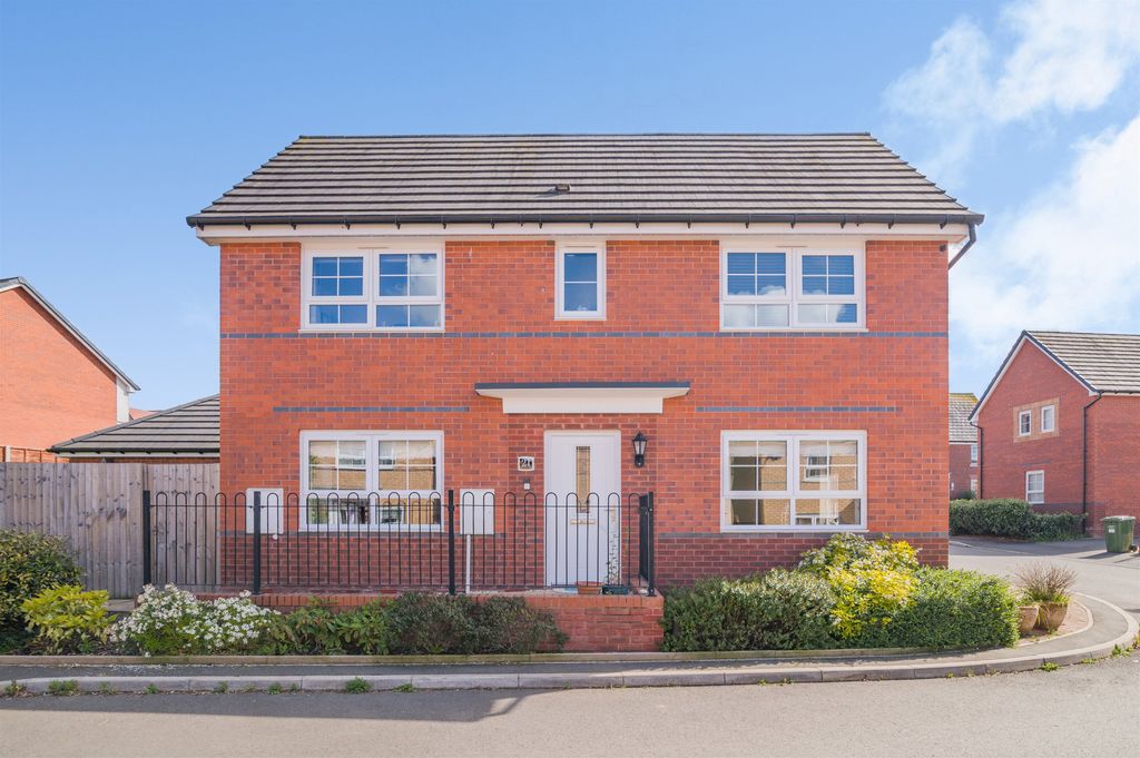 3 bed detached house for saleHerrick Vale, Ledbury, Herefordshire HR8