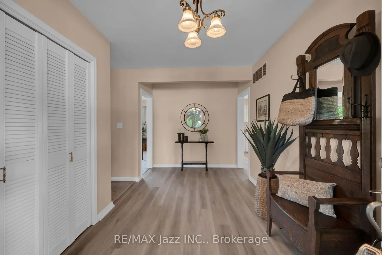 961 Swiss Heights photo 5