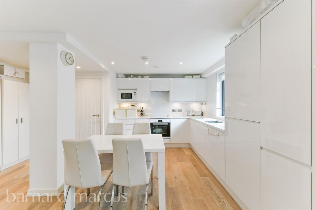 Additional image 5 of 2 bed flat for saleSouth Street, Epsom KT18