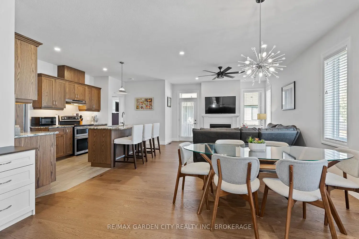 54 Borden Trail photo 3