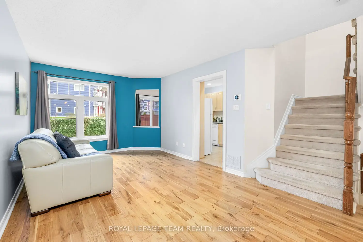 189 Gray Crescent photo 5