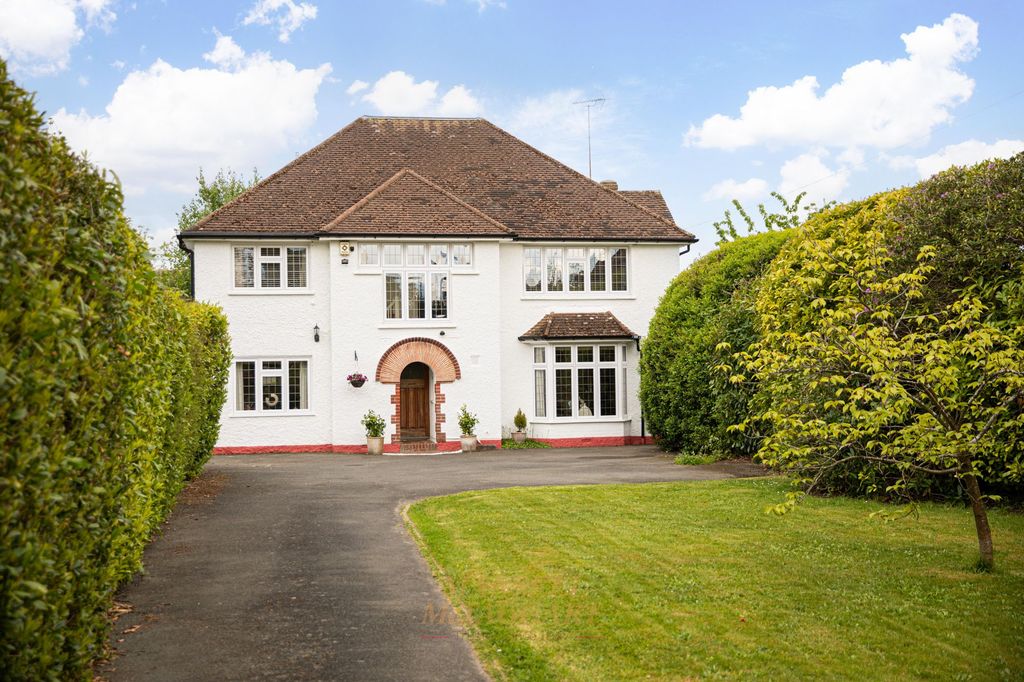 4 bed detached house for saleHoltye Road, East Grinstead RH19