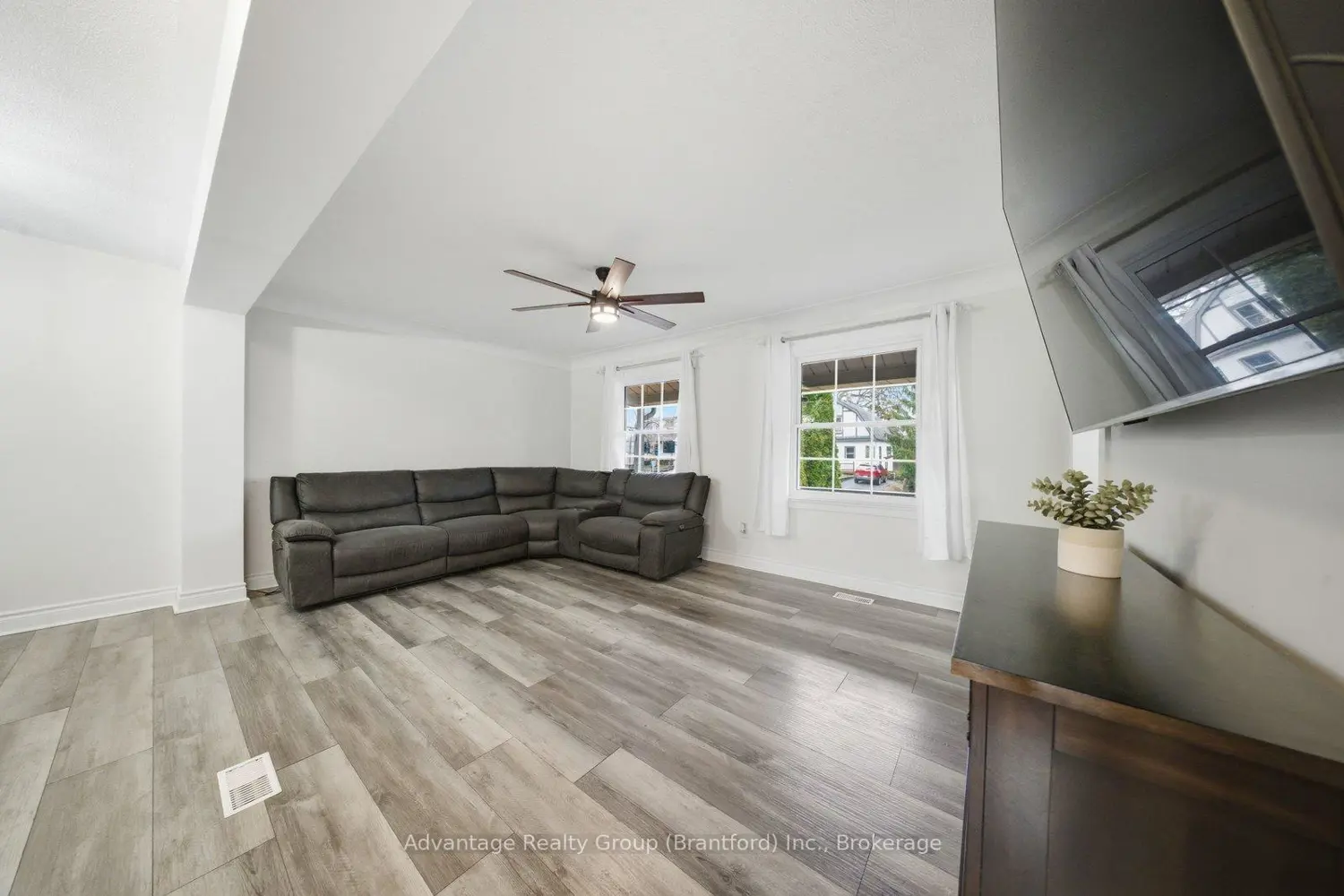 7 Barry Drive photo 4