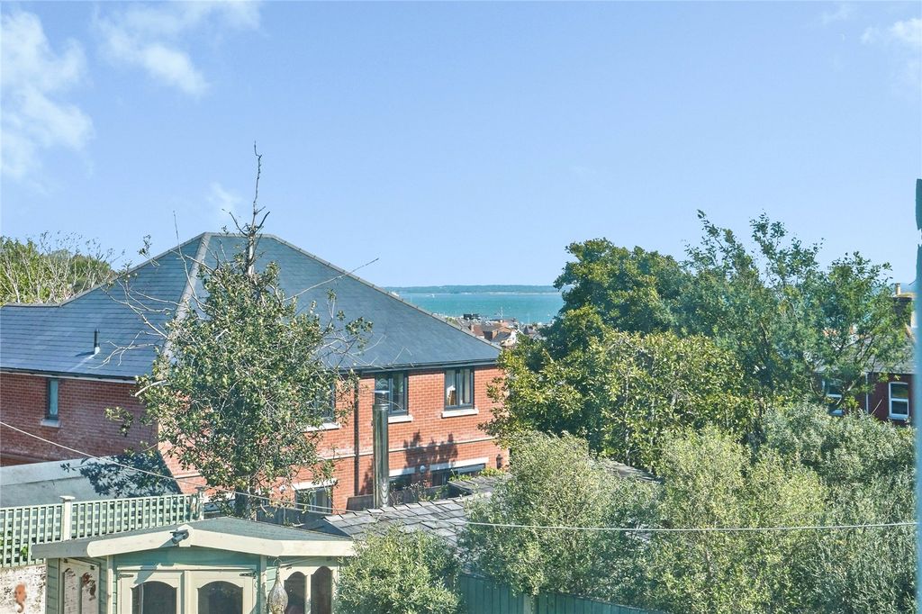 Additional image 2 of 2 bed maisonette for saleMill Hill Road, Cowes, Isle Of Wight PO31