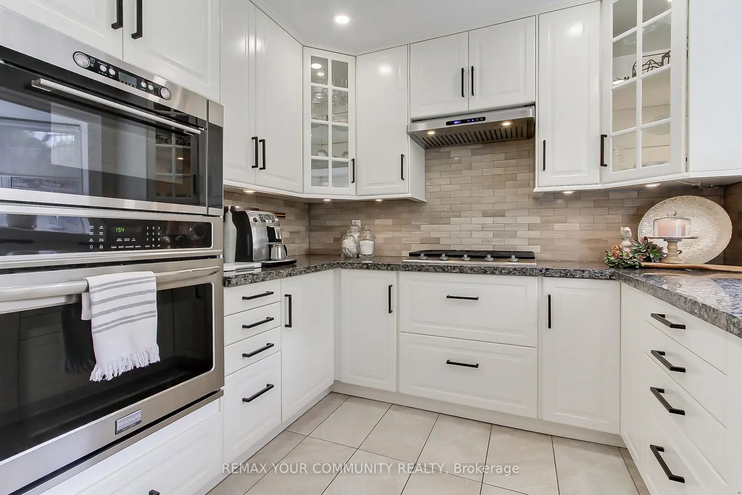 23 Reddington Drive 5 photo 5