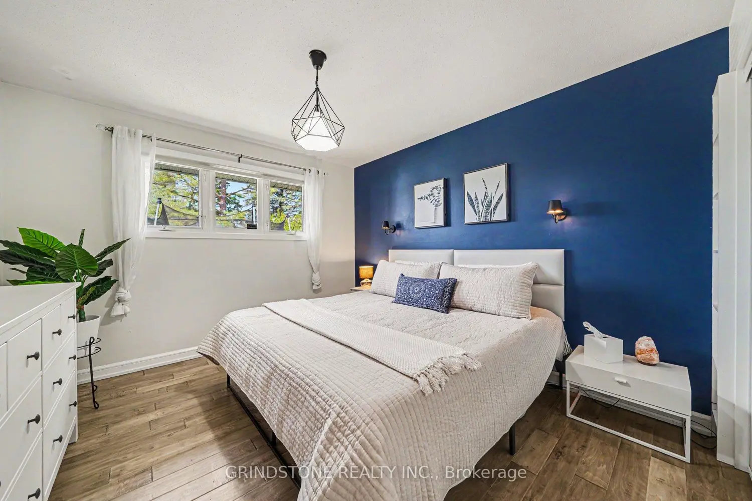 13 Tiverton Drive photo 5