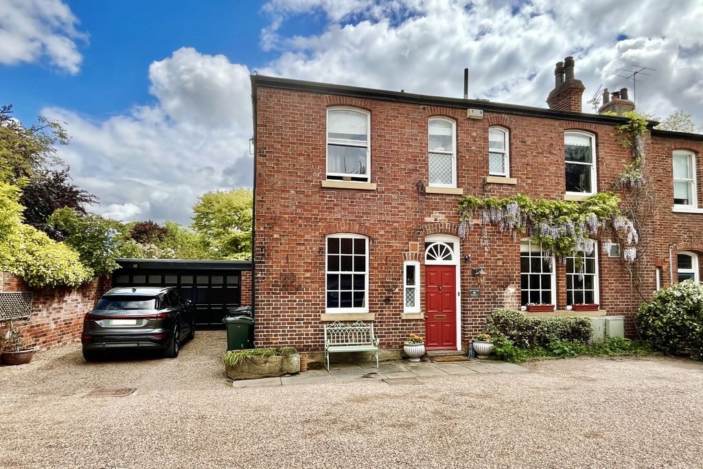 4 bed semi-detached house for saleSunderland Street, Tickhill, Doncaster DN11