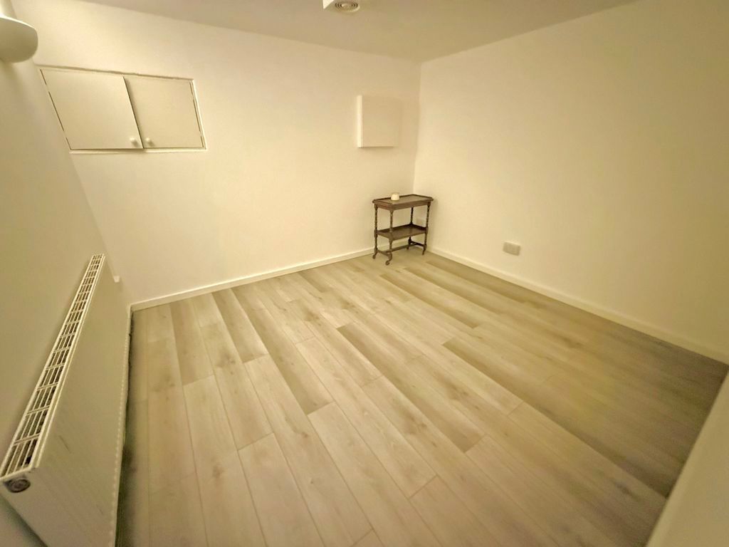 Additional image 7 of 4 bed semi-detached house for saleKirby Road, Dunstable LU6