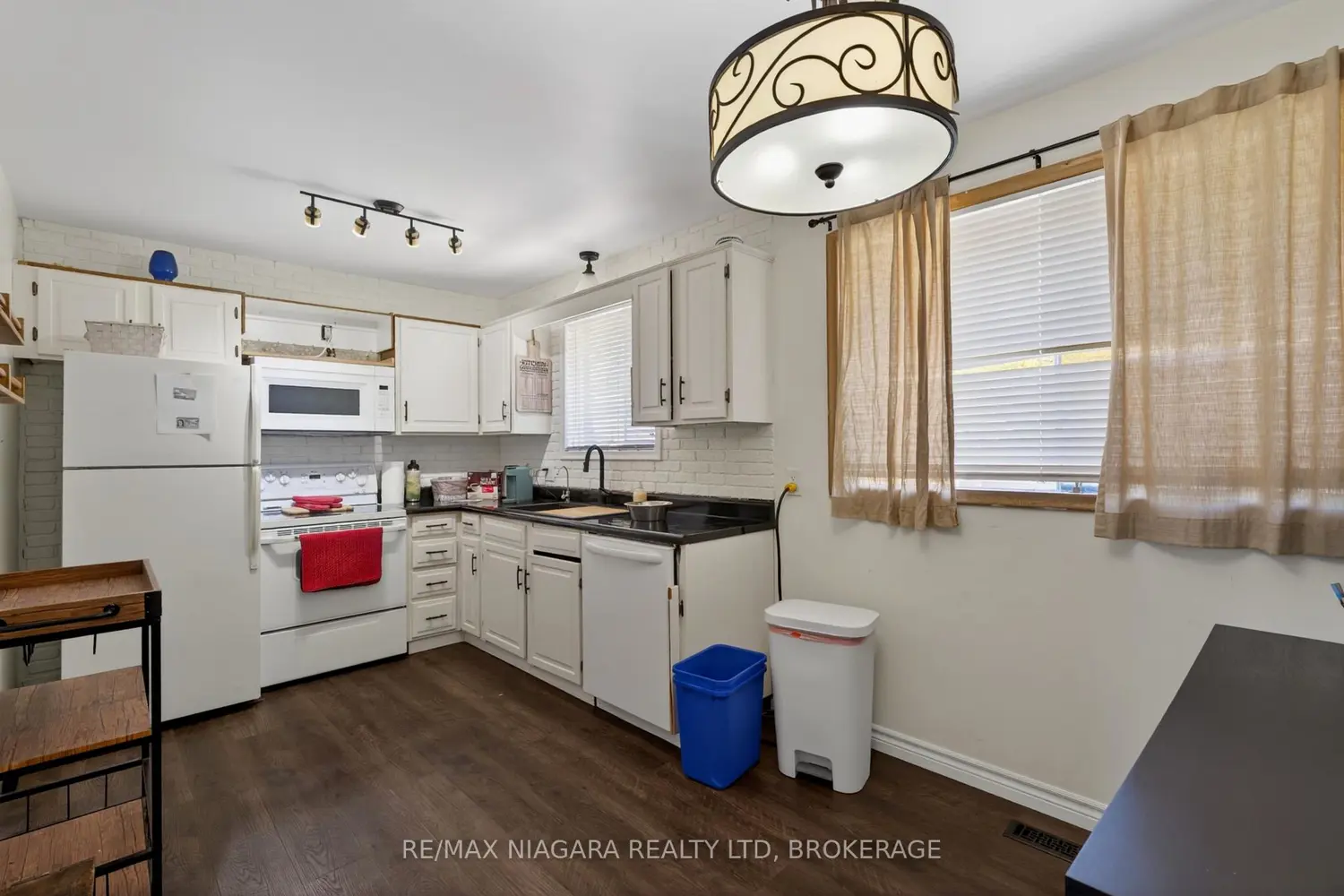 414 Bunting Road photo 5