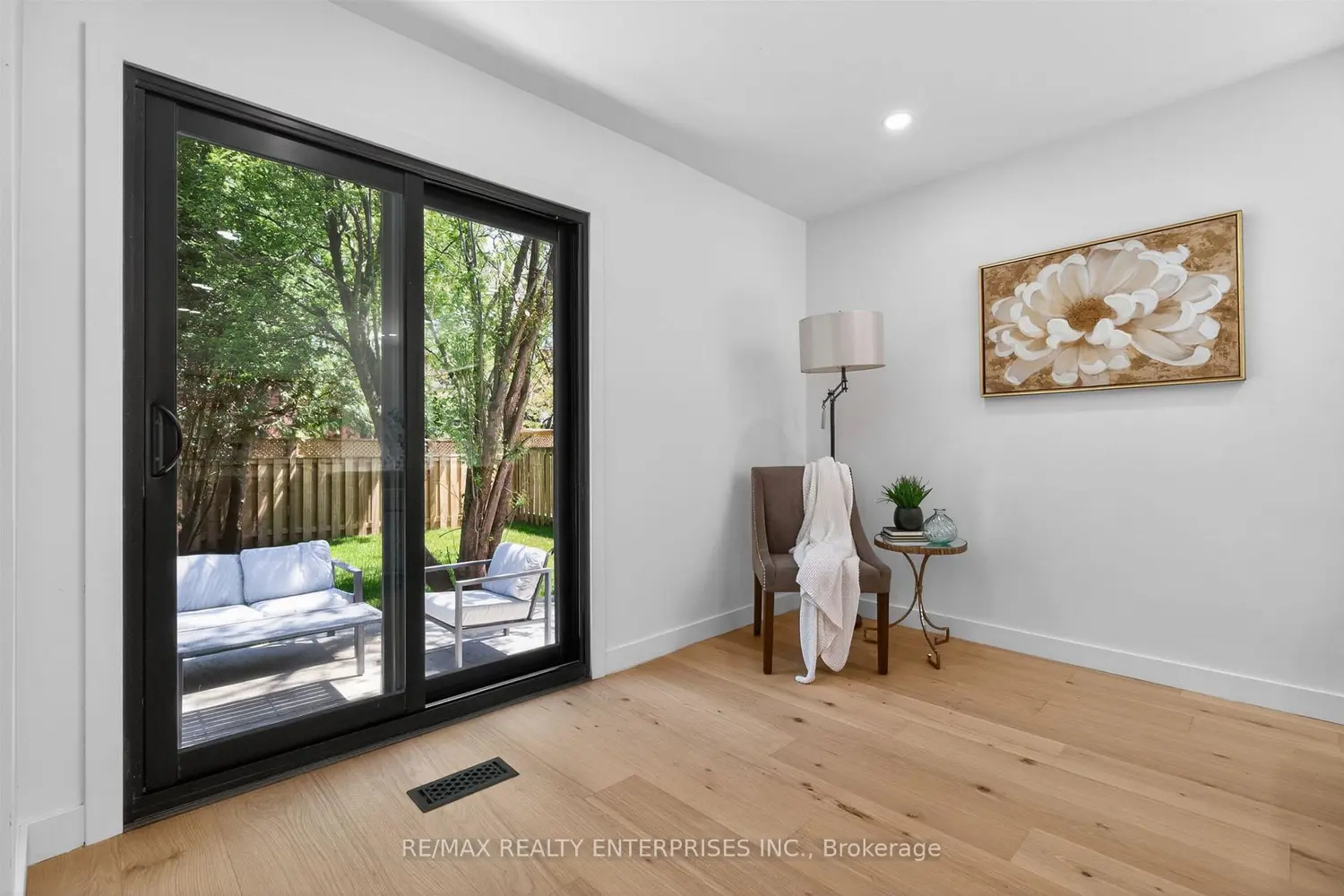 101 Waldie Road photo 5