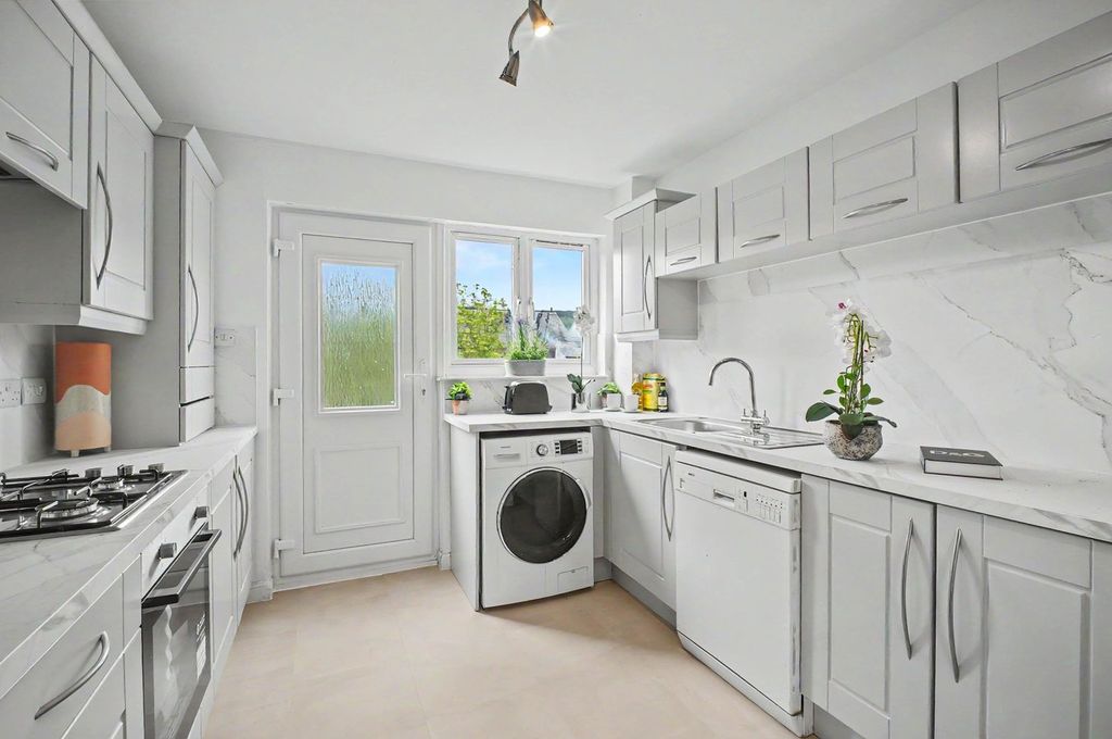 3 bed terraced house for saleStation Gate, Darvel KA17 photo 3