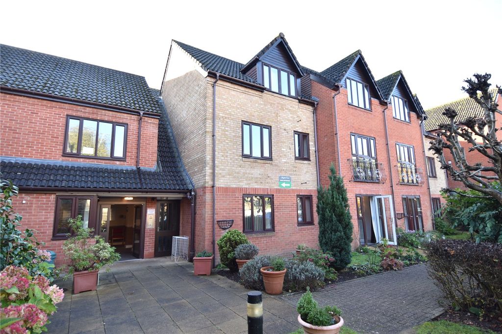 1 bed flat for saleKingfisher Court, Woodfield Road, Droitwich, Worcestershire WR9