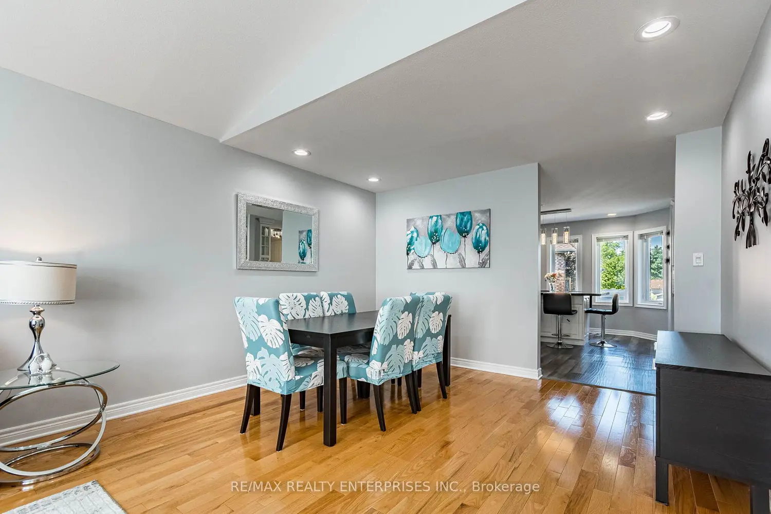 8 Cherry Ridge Boulevard photo 4