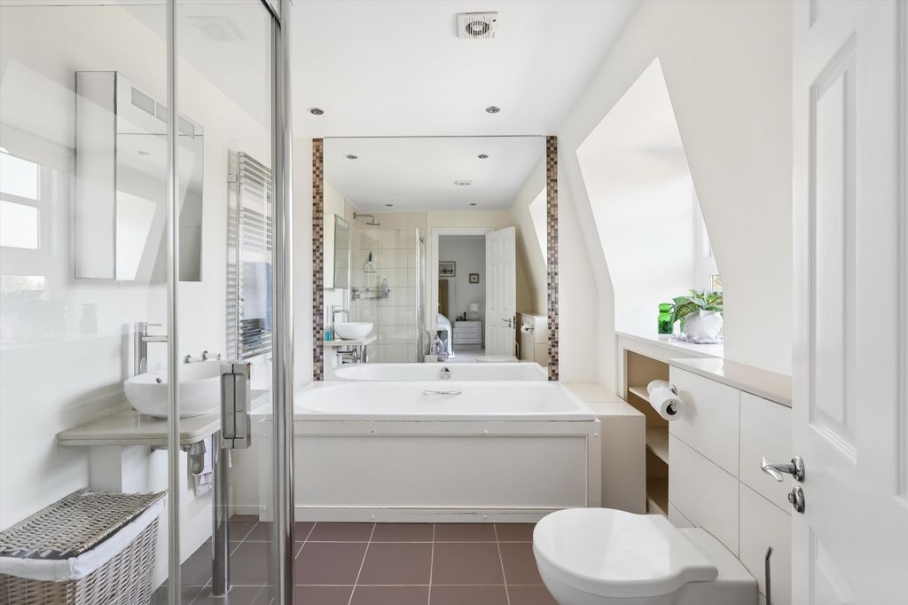 Additional image 11 of 3 bed flat for saleMolesey Park Road, East Molesey, Surrey KT8