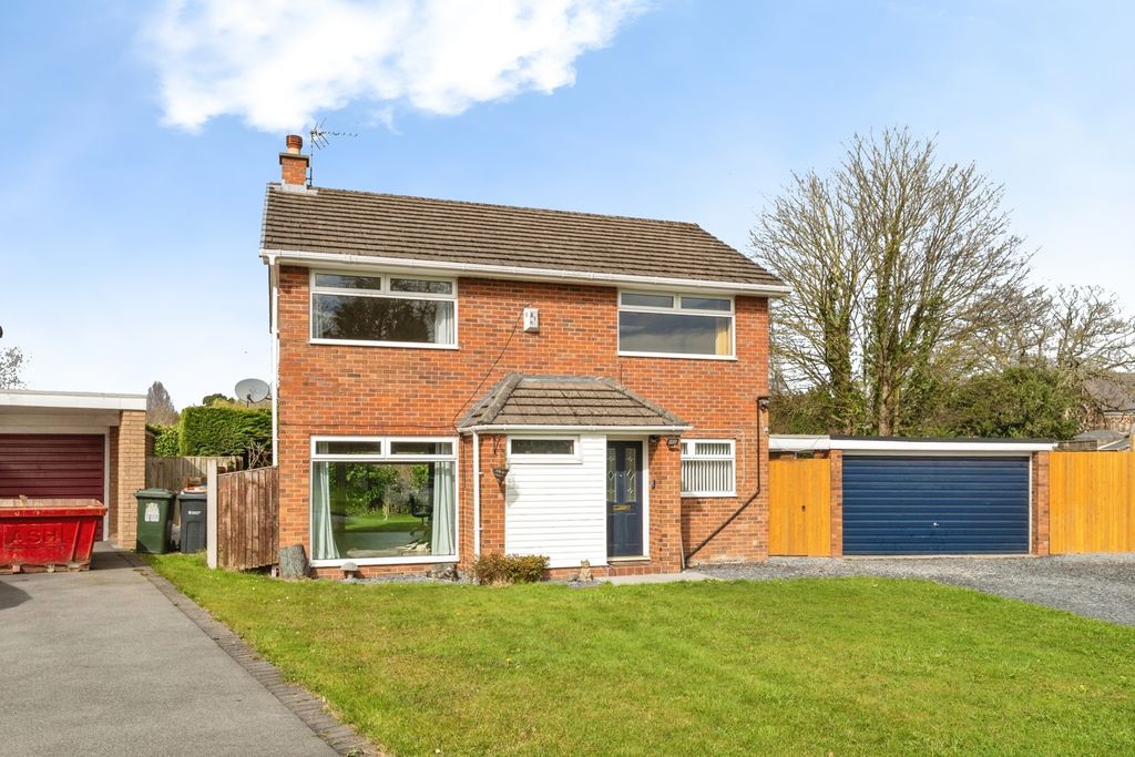 4 bed detached house for saleSt. Pauls Gardens, Little Sutton, Ellesmere Port, Cheshire CH66