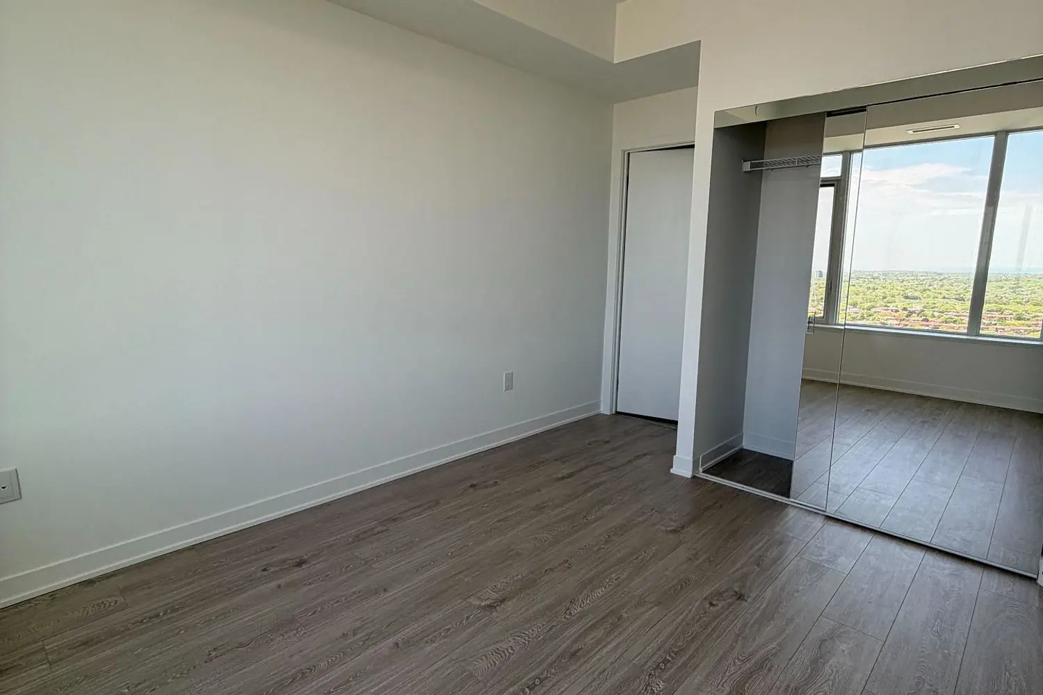 Additional image 10 of 2495 Eglinton Avenue 2411
