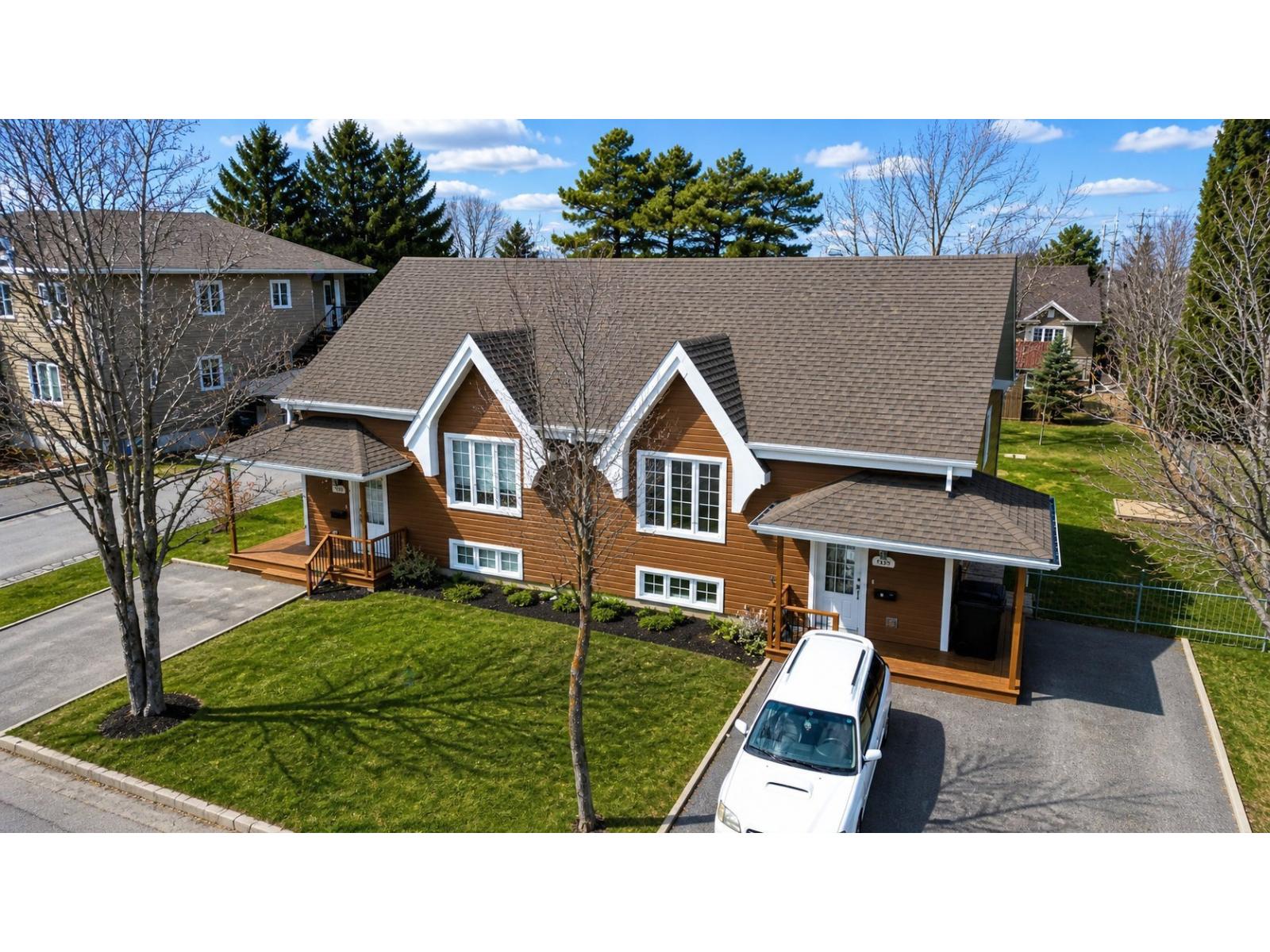 825AZ-825BZ Av. Ste-Thérèse
