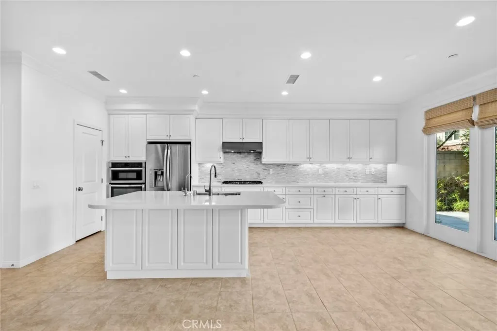 99 Lupari, Irvine, CA 92618 photo 3