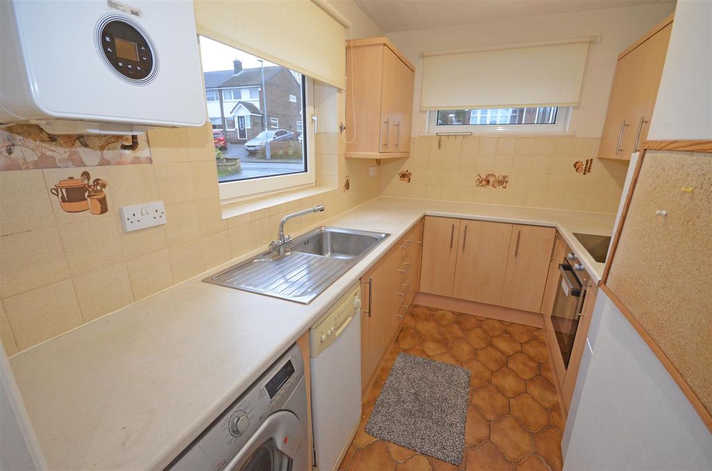 2 bed semi-detached bungalow for saleDryden Close, Dukinfield SK16 photo 3