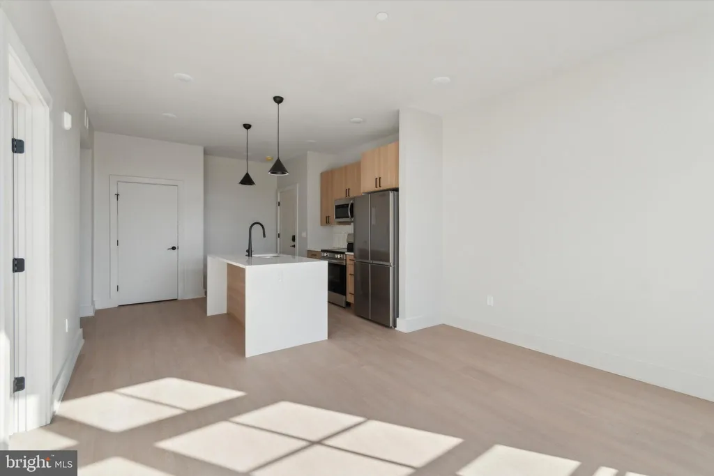 Additional image 2 of 5521 Wayne Avenue Unit 405, Philadelphia, PA 19144