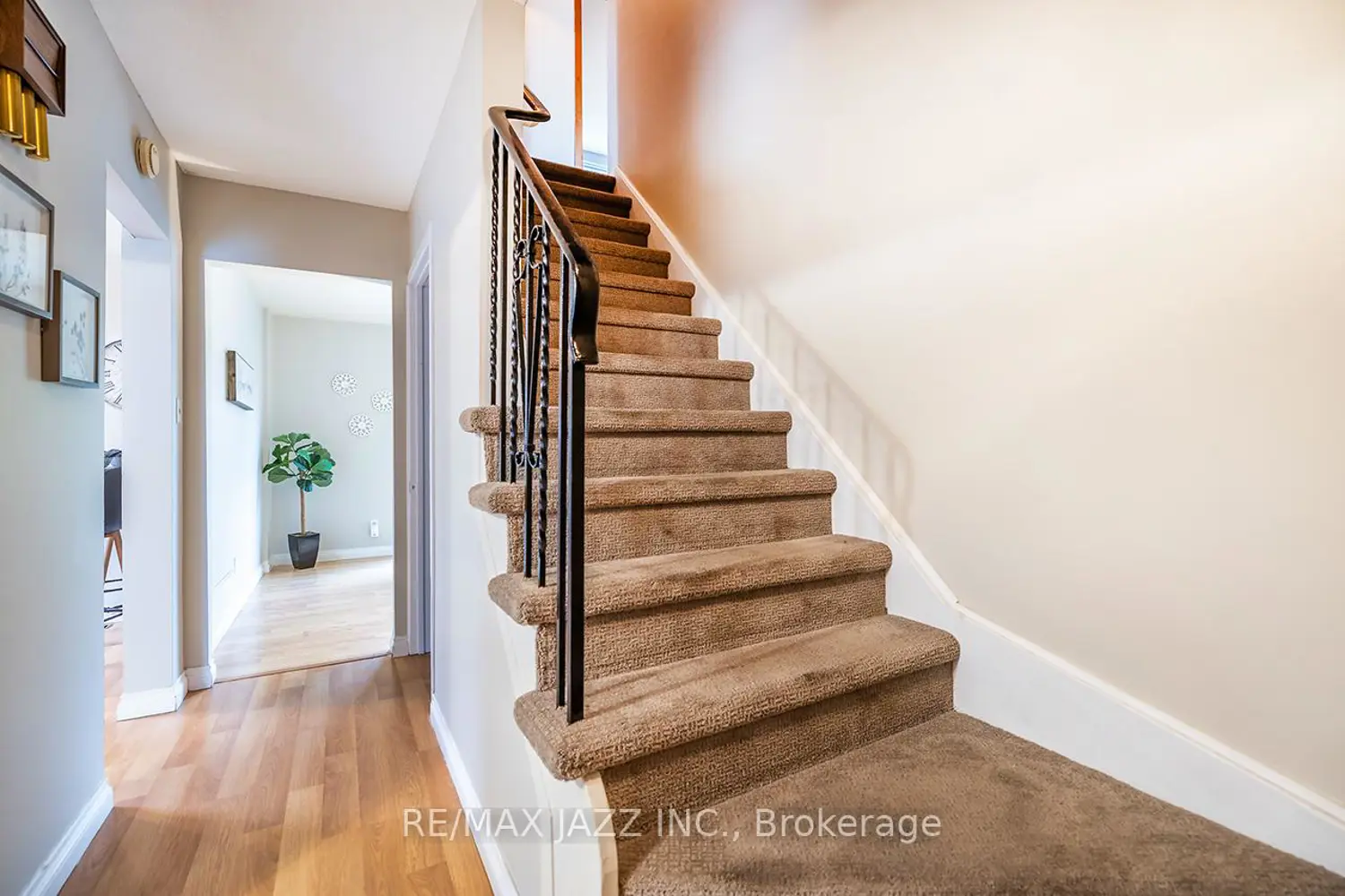 1347 Mary Street photo 4