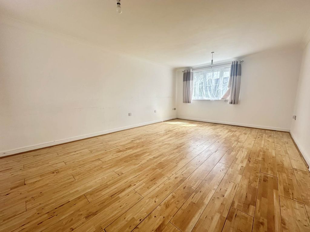 Additional image 5 of 2 bed flat for saleBramley Court, Luton Road, Dunstable LU5