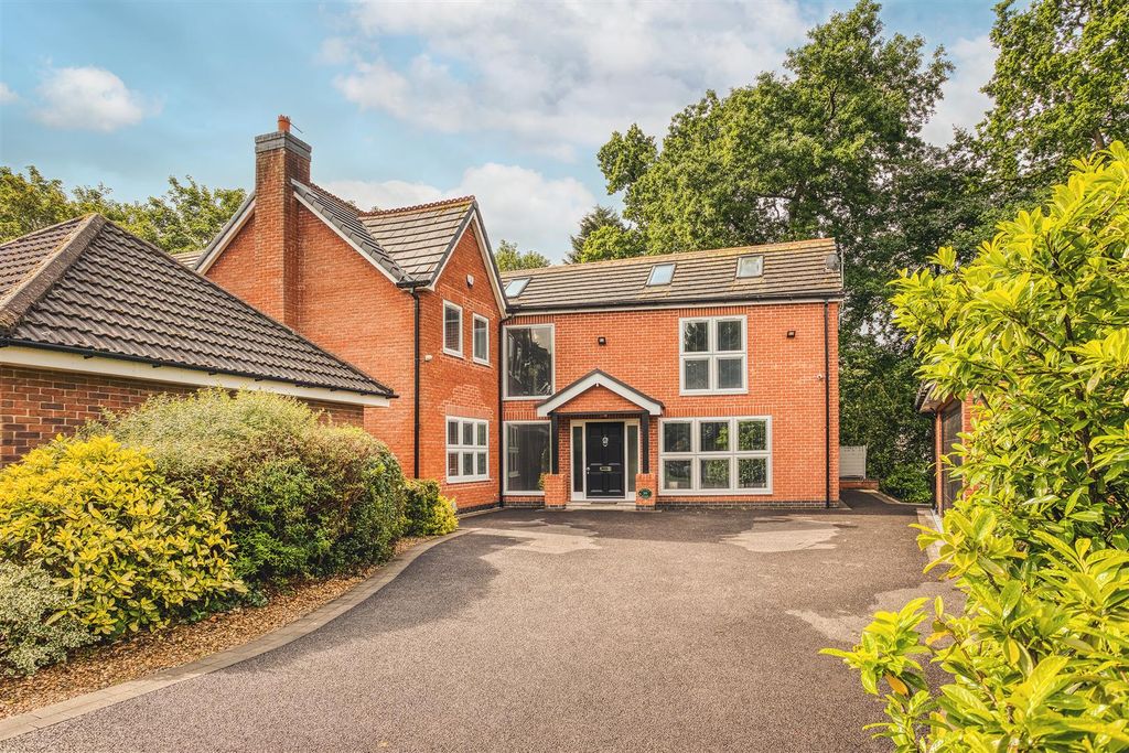 6 bed detached house for saleWhittlebury Drive, Littleover, Derby DE23