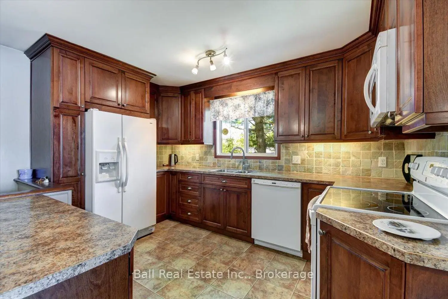 29 Brown Lane photo 3