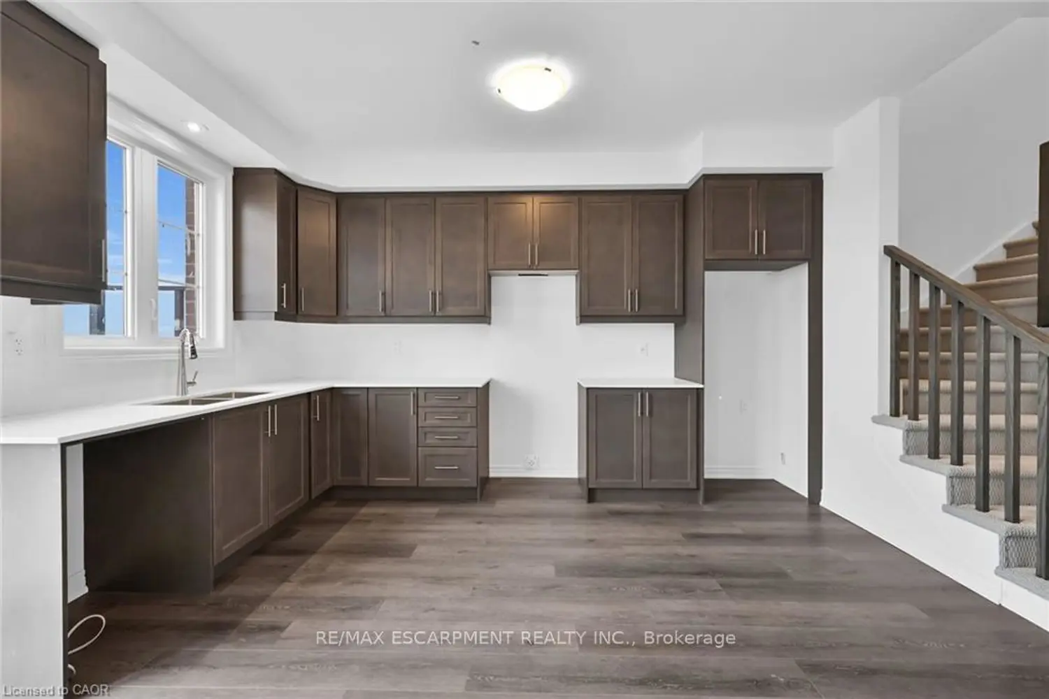 120 Court Drive 35 photo 5