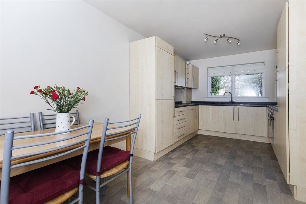 Additional image 9 of 2 bed flat for saleLaund Road, Salendine Nook, Huddersfield HD3