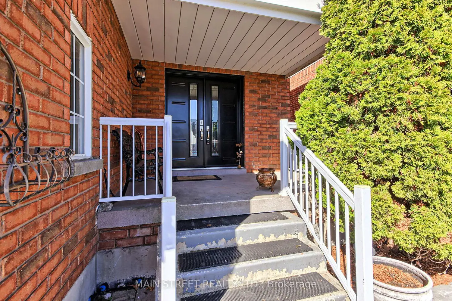 46 Silverstone Crescent photo 4