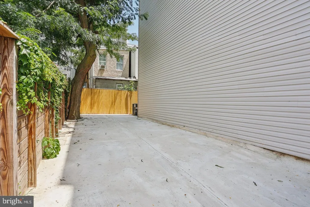 2227 N Waterloo Street, Philadelphia, PA 19133