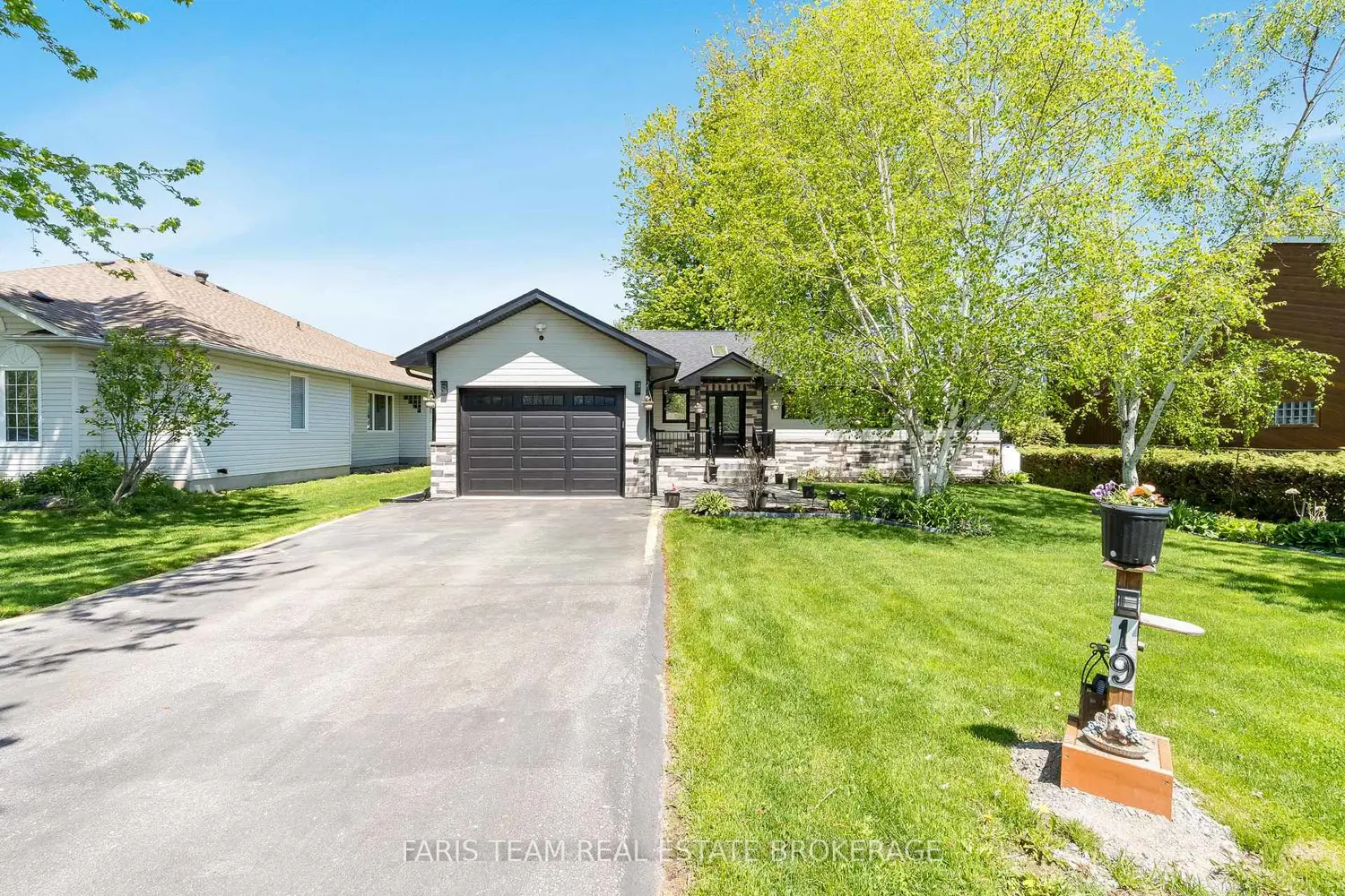 19 Willow Crescent photo 4