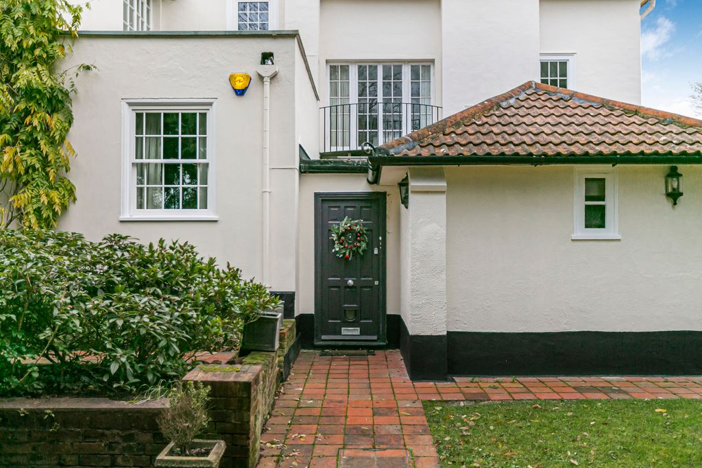 Additional image 16 of 3 bed flat for saleRoberts Way, Englefield Green, Egham, Surrey TW20