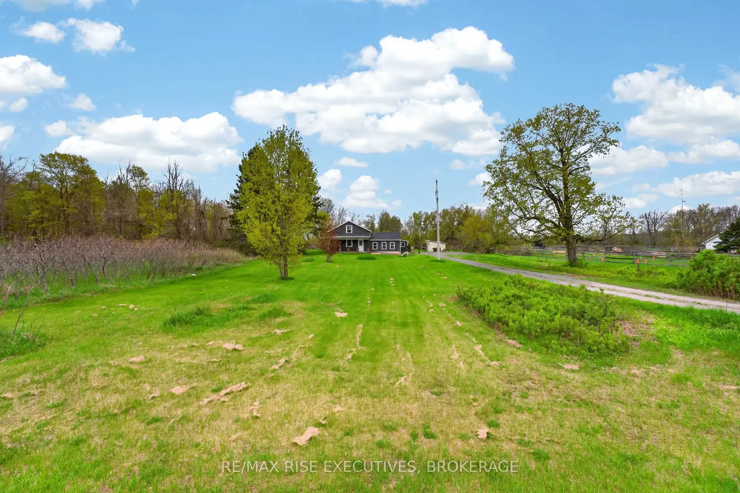 750 Moira Road photo 2