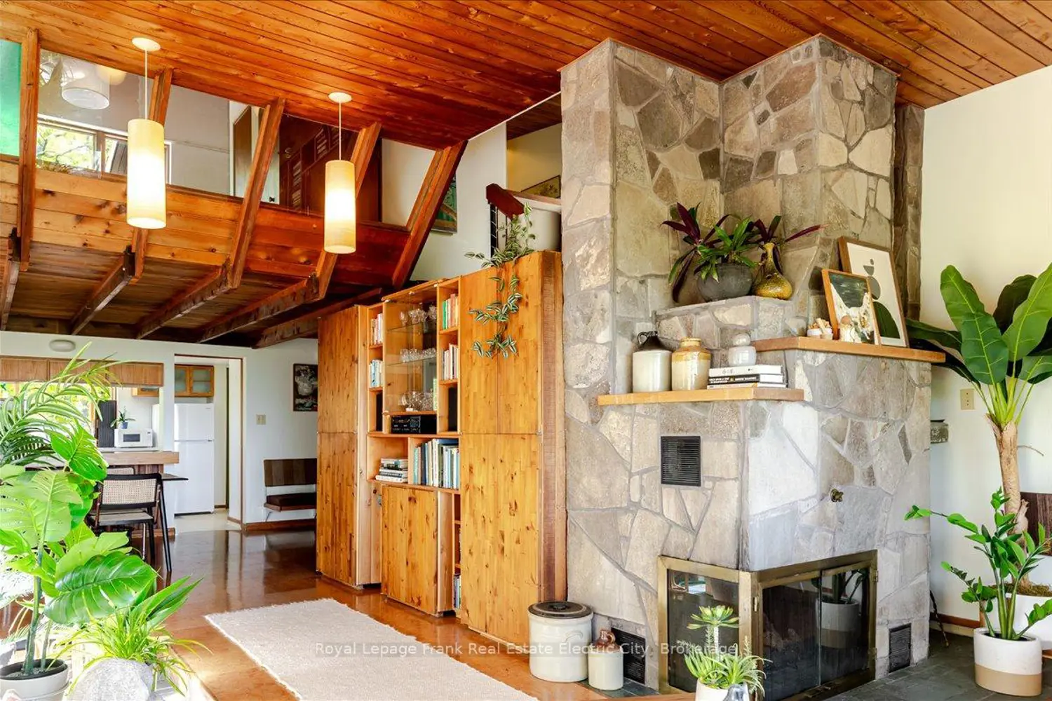 548 Dunford Road photo 2