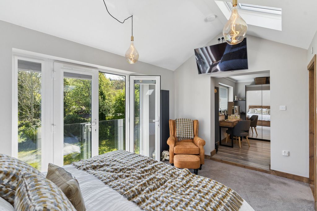 Additional image 16 of 5 bed detached house for saleCoombe Drive, Dunstable LU6