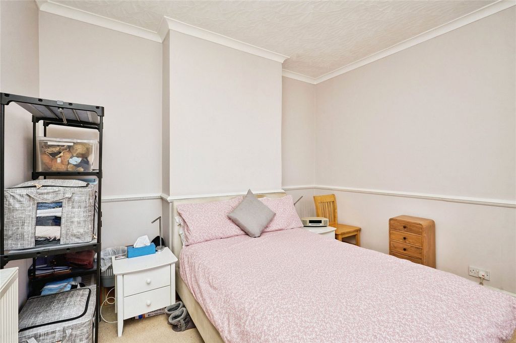 Additional image 12 of 2 bed maisonette for saleMill Hill Road, Cowes, Isle Of Wight PO31