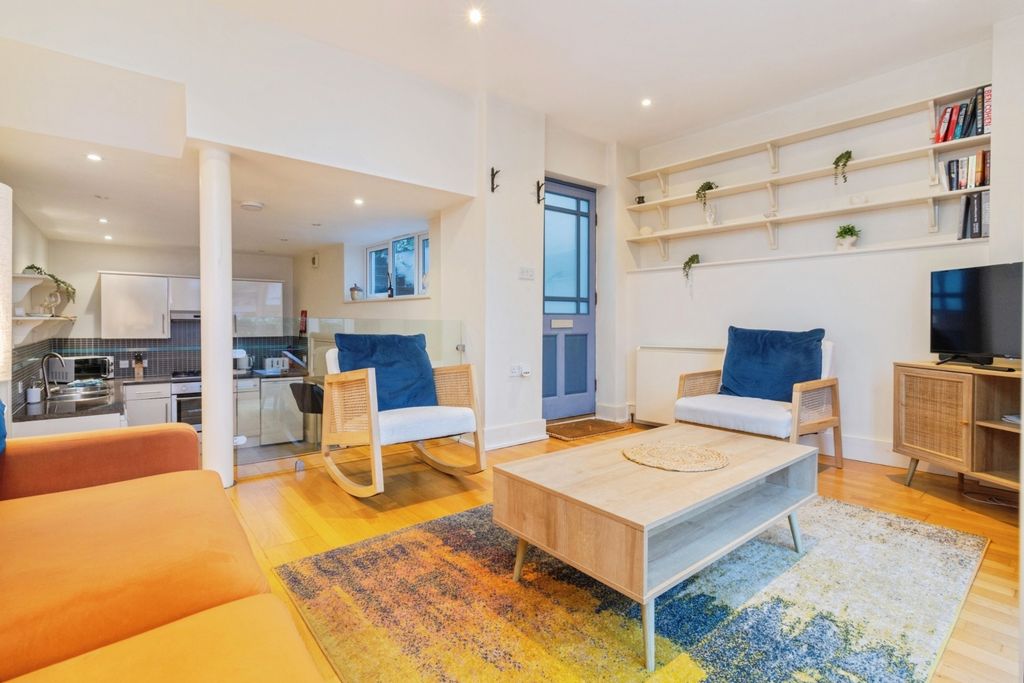 Additional image 3 of 2 bed flat for saleSouth Ford Road, Dartmouth, Devon TQ6