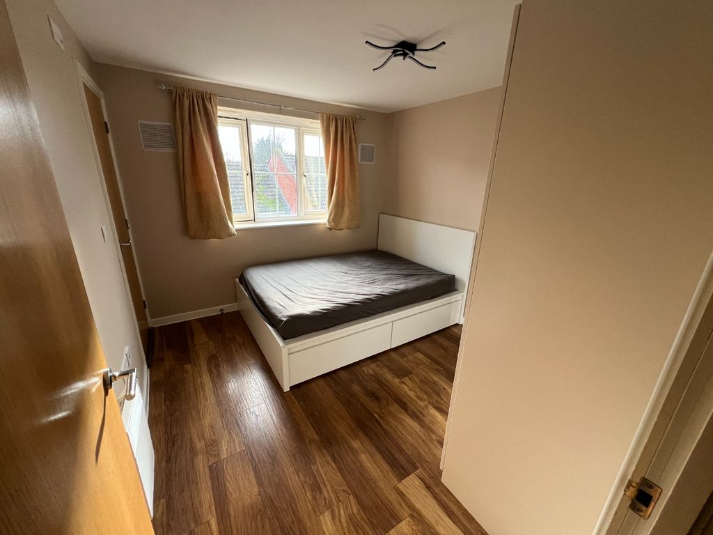 Additional image 7 of 2 bed flat for saleBramley Court, Luton Road, Dunstable LU5