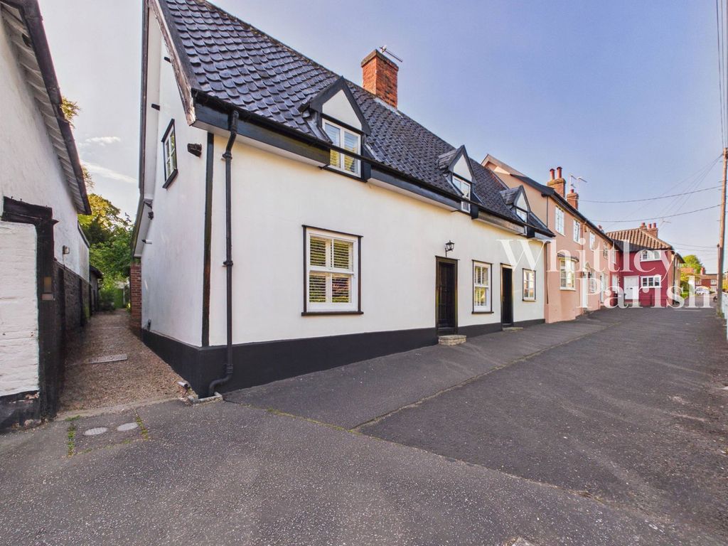4 bed semi-detached house for saleMount Street, Diss IP22