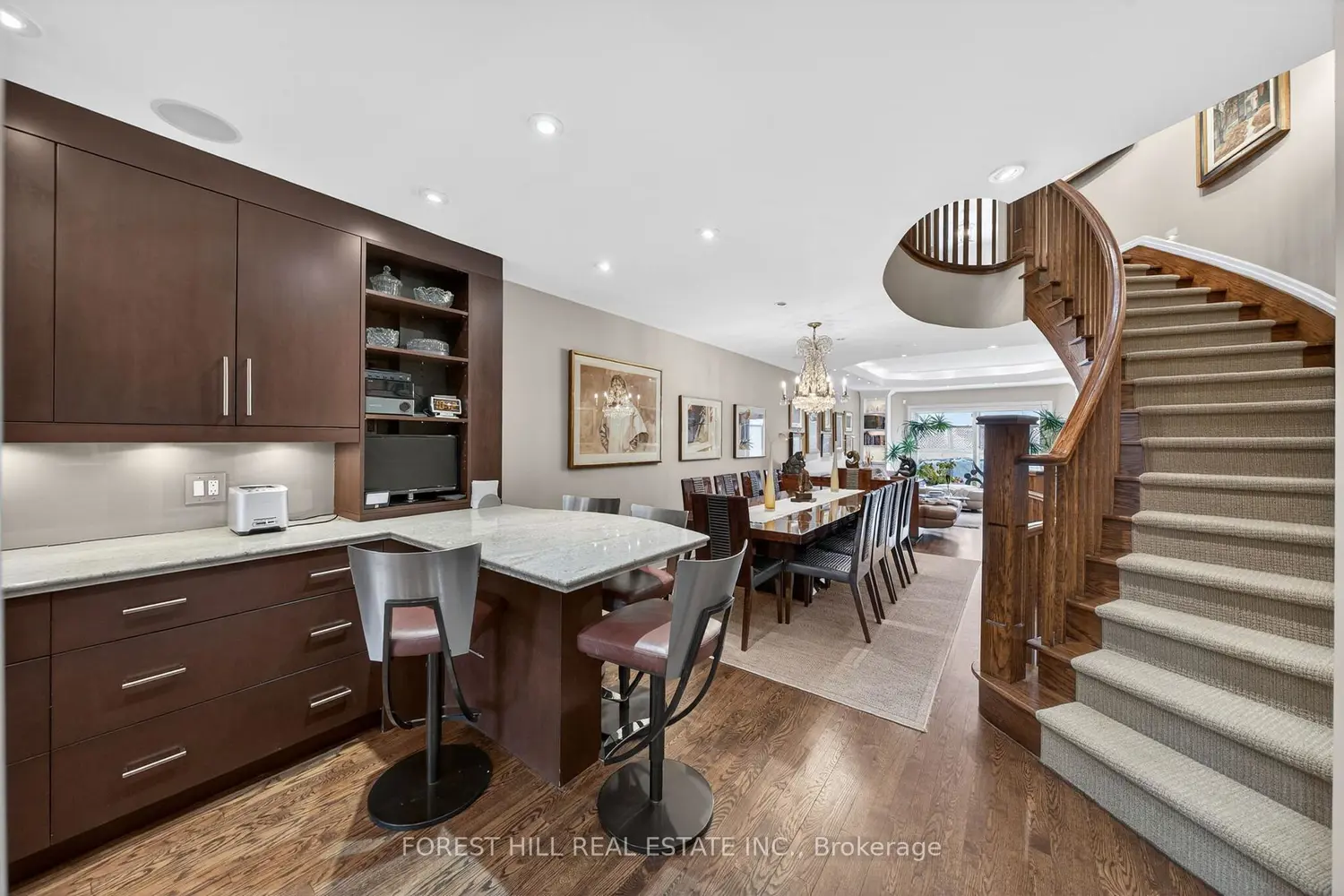 Additional image 3 of 252 Spadina Road