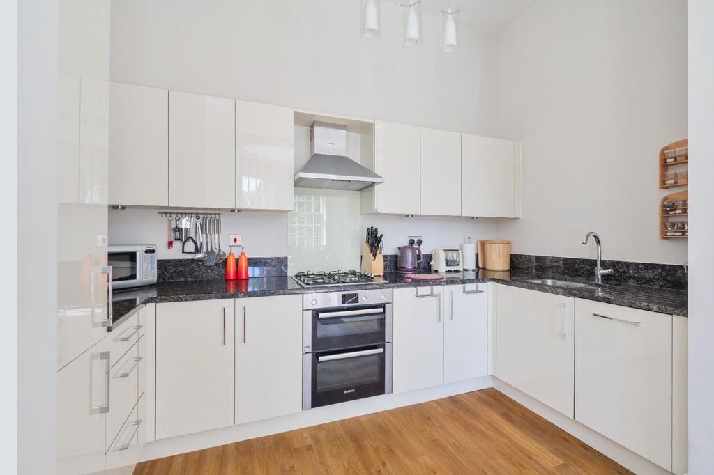 Additional image 2 of 2 bed flat for saleGlanville Way, Epsom KT19