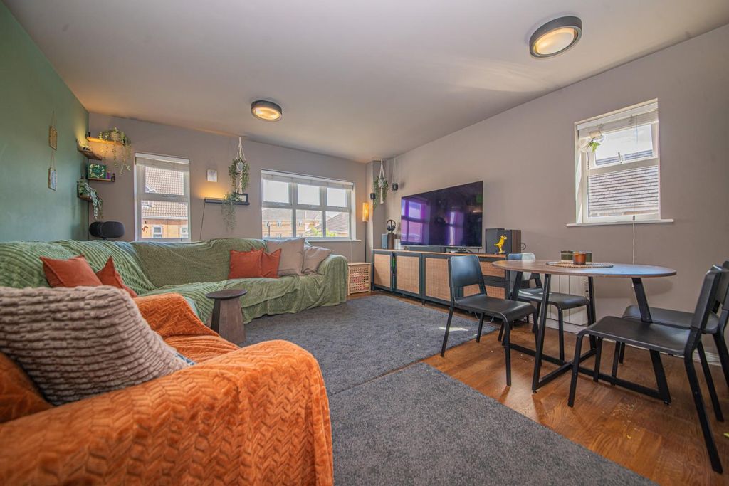 Additional image 2 of 2 bed flat for saleDrum Road, Eastleigh SO50