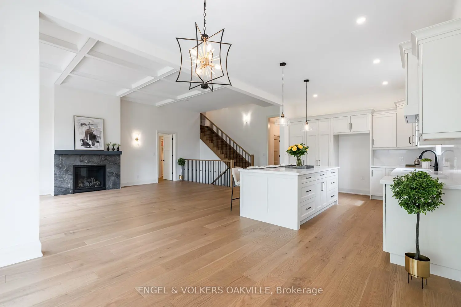 727 Warner Road photo 3