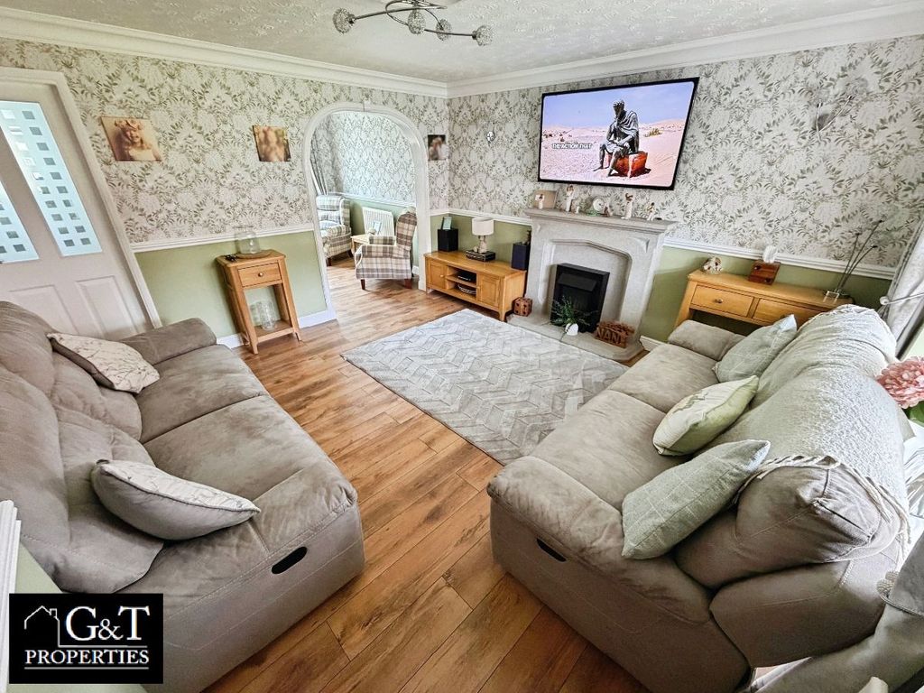 4 bed detached house for saleWinrush Close, Dudley DY3 photo 2