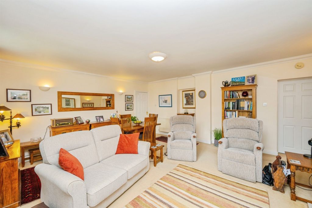 2 bed flat for saleThe Green, Mickleover, Derby DE3 photo 3