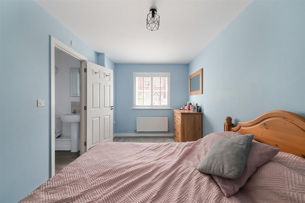 Additional image 8 of 2 bed flat for saleWinter Close, Epsom KT17