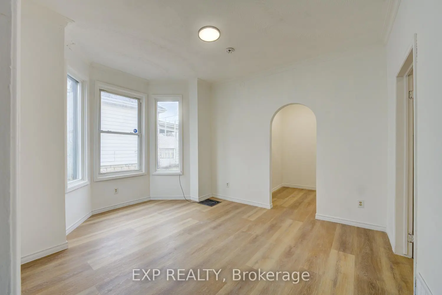 Additional image 14 of 524 Simcoe Street