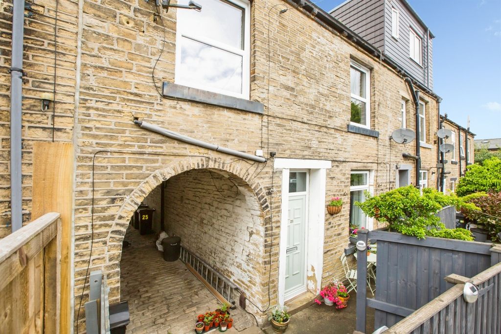 2 bed terraced house for saleWestbury Street, Elland HX5